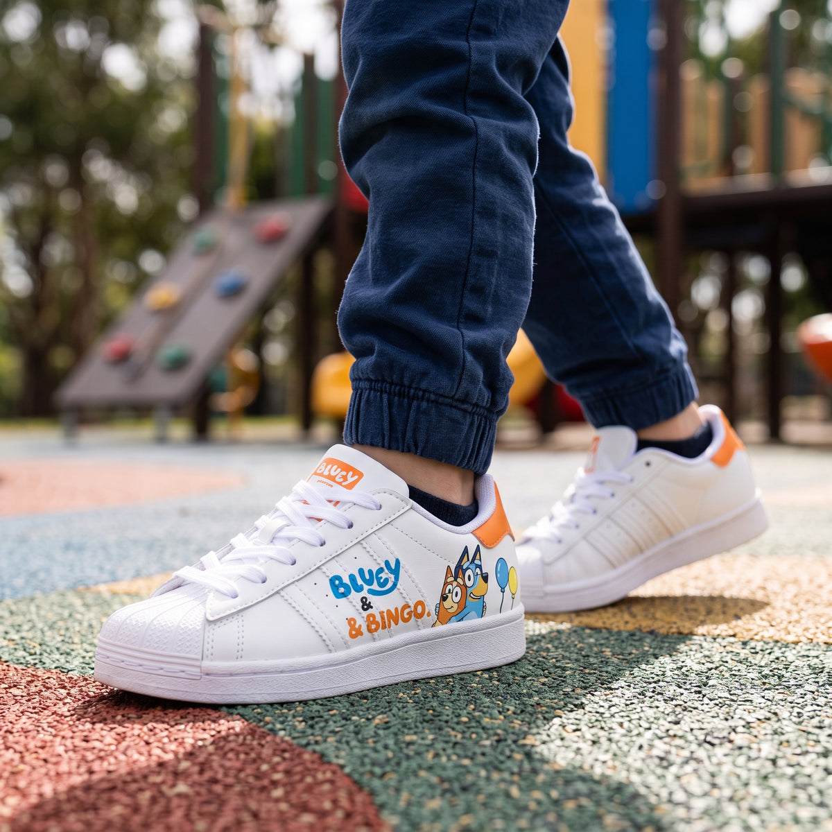 Superstar infantiles Bluey y Bingo blancos con detalles naranja