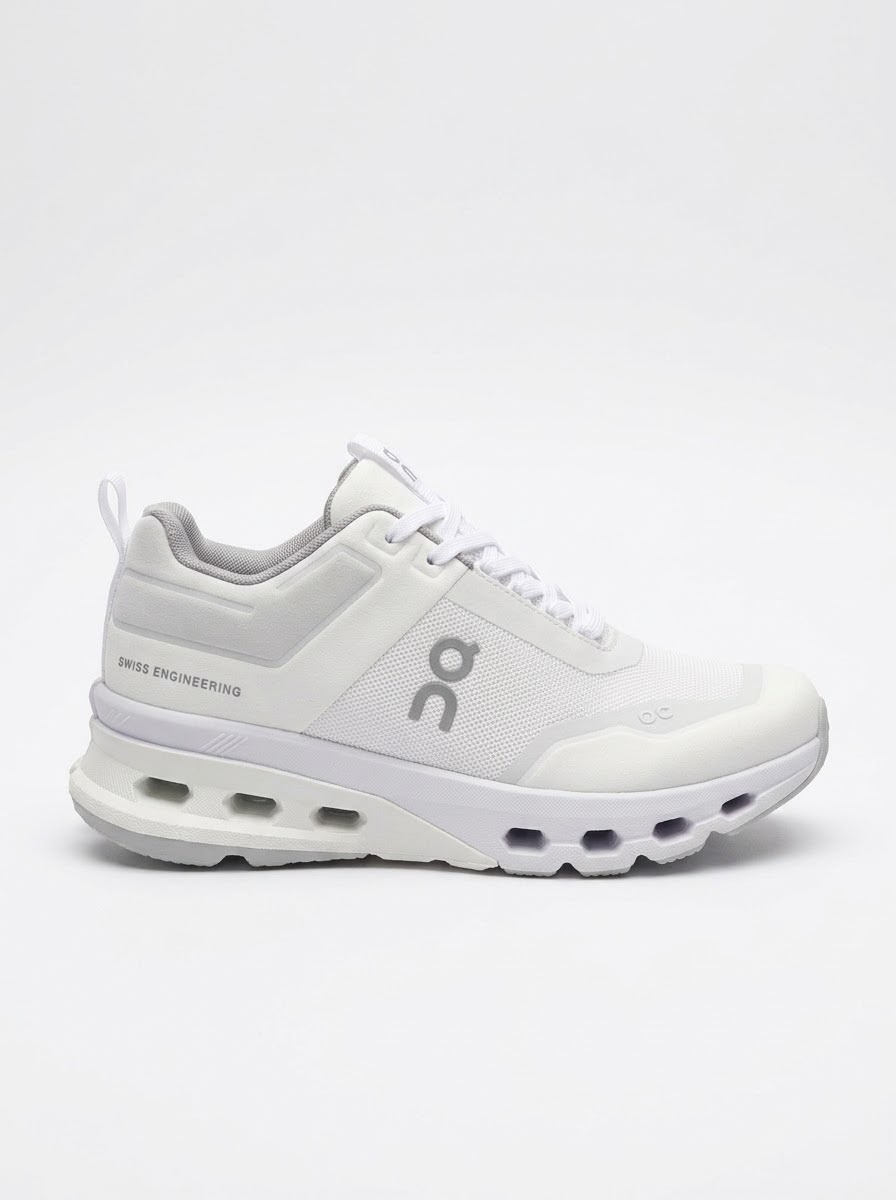 Tenis On Cloud blanco en vista lateral